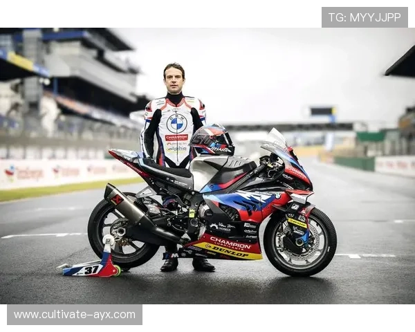 摩托车大奖赛最新动态：世界冠军争夺战激烈上演，顶级车队纷纷调整阵容